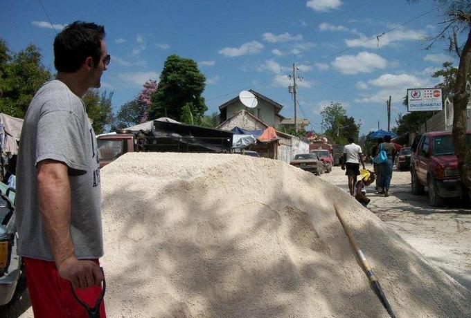 pile of sand to make mortar